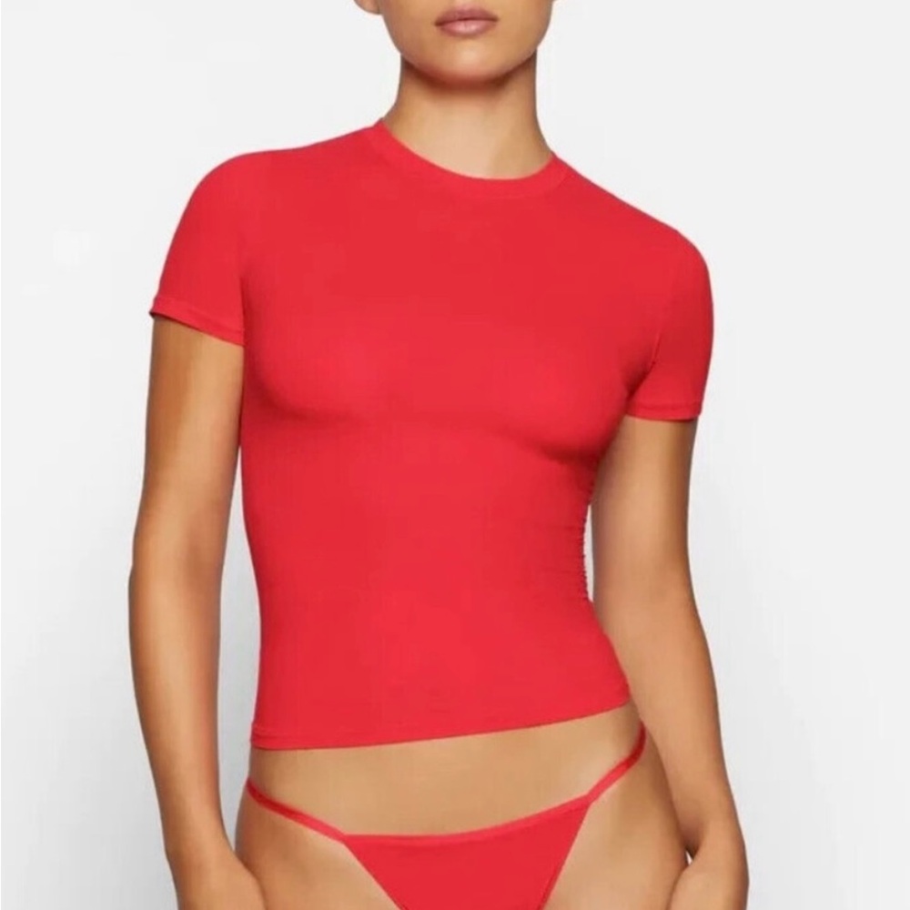 Skims fit everybody t-shirt